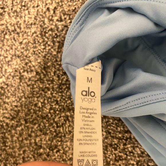 EUC🩵ALO YOGA🩵AIRBRUSH ONE STRAP SHOULDER BRA & AIRBRUSH SHORTS SET - Picture 9 of 9